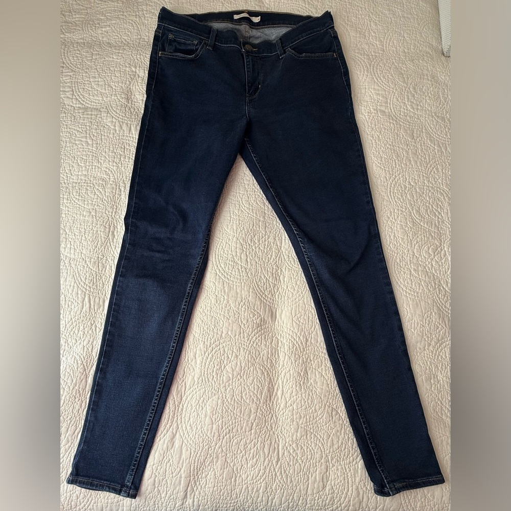 Levi's Women's Deep Indigo Skinny Jeans. Size 32 waist. 30 length. Like new